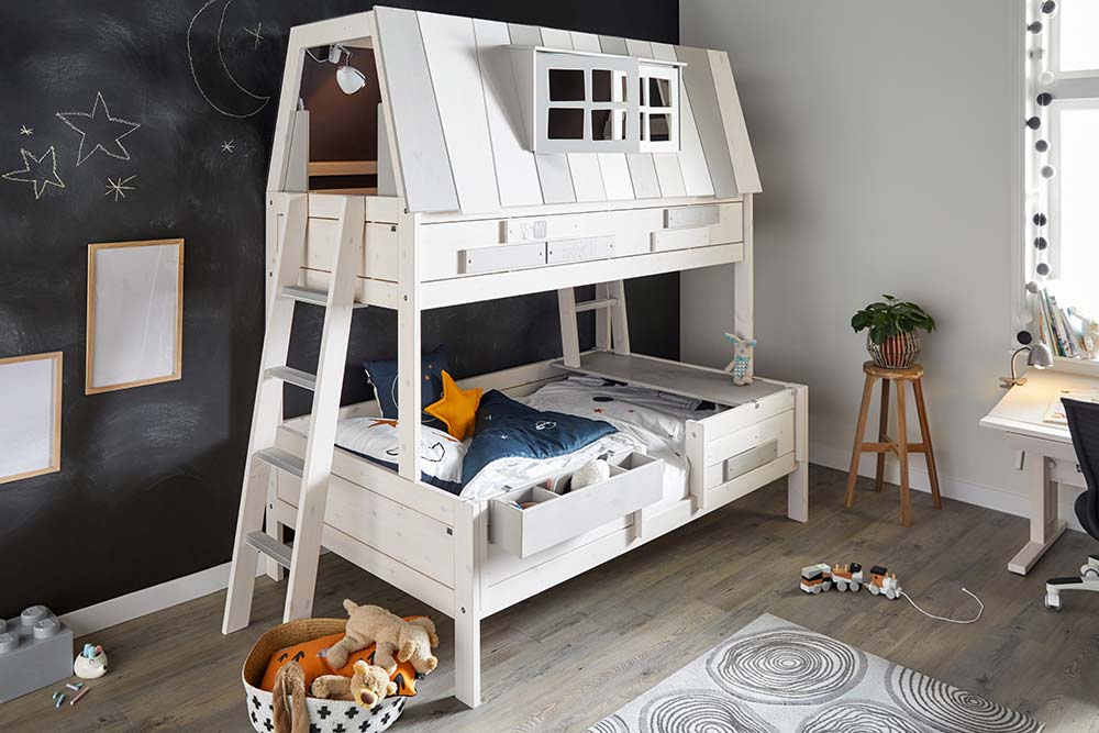 Mehrstöckiges Bett mit kleinem Dachgeschoss - Lifetime Kidsroom